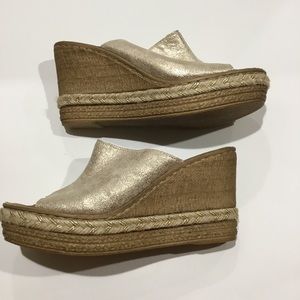 ✅SOLD✅gold tan leather platform wedge sz